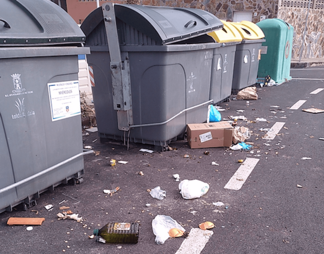Basura esparcida en Hoya del Pozo (Foto TA)